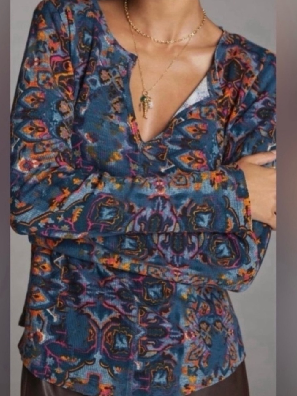 Womens Long-Sleeve PILCRO Anthropologie V-Neck Printed Top in Teal Multi